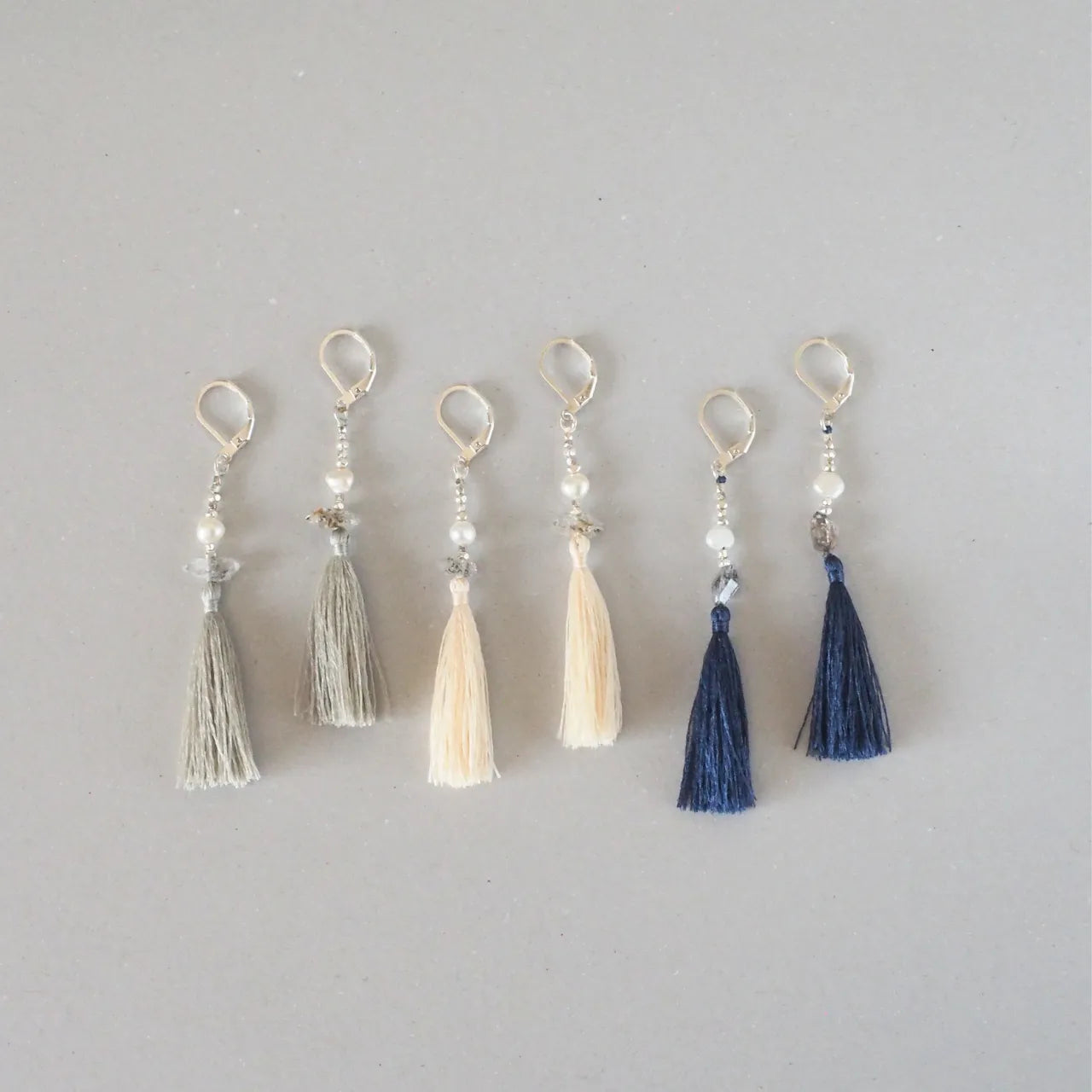 Wild Silk Earrings / Short / 灰色