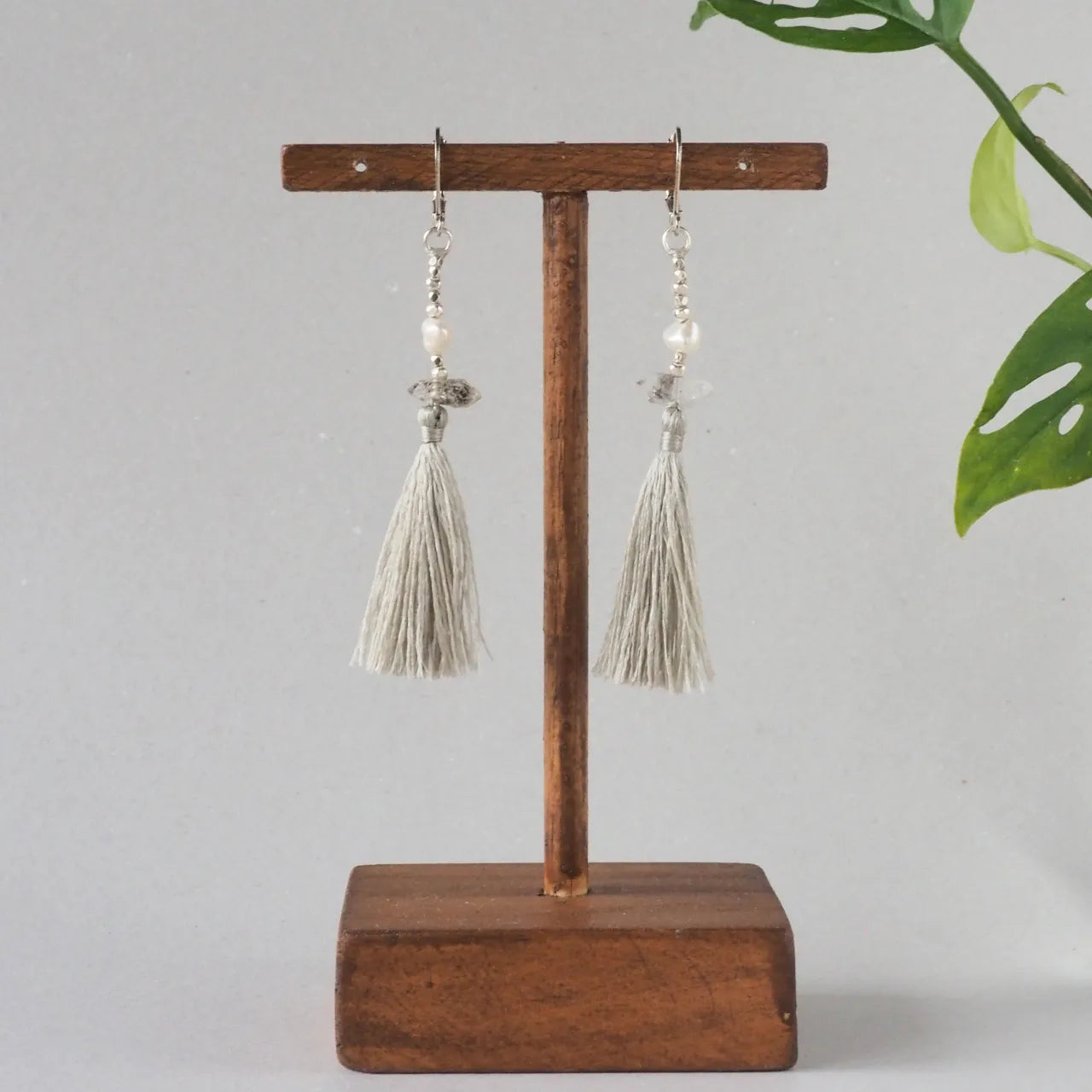 Wild Silk Earrings / Short / 灰色