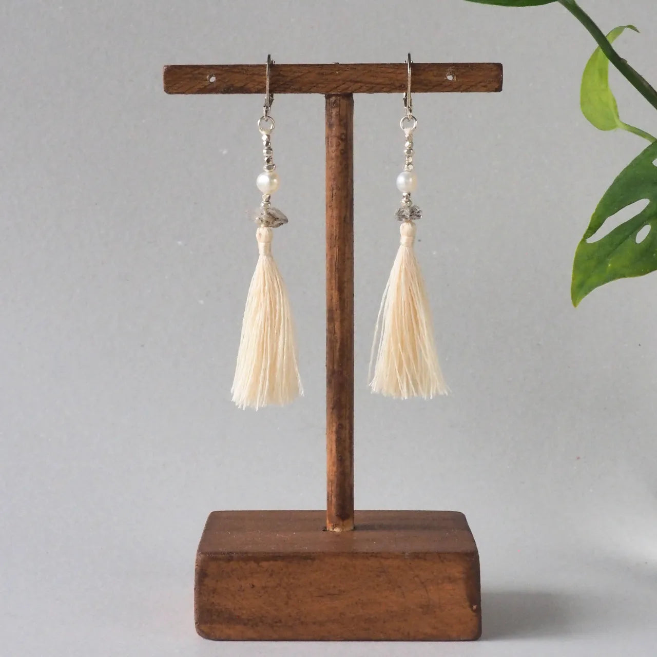 Wild Silk Earrings / Short / 生成り