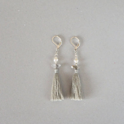 Wild Silk Earrings / Short / 灰色