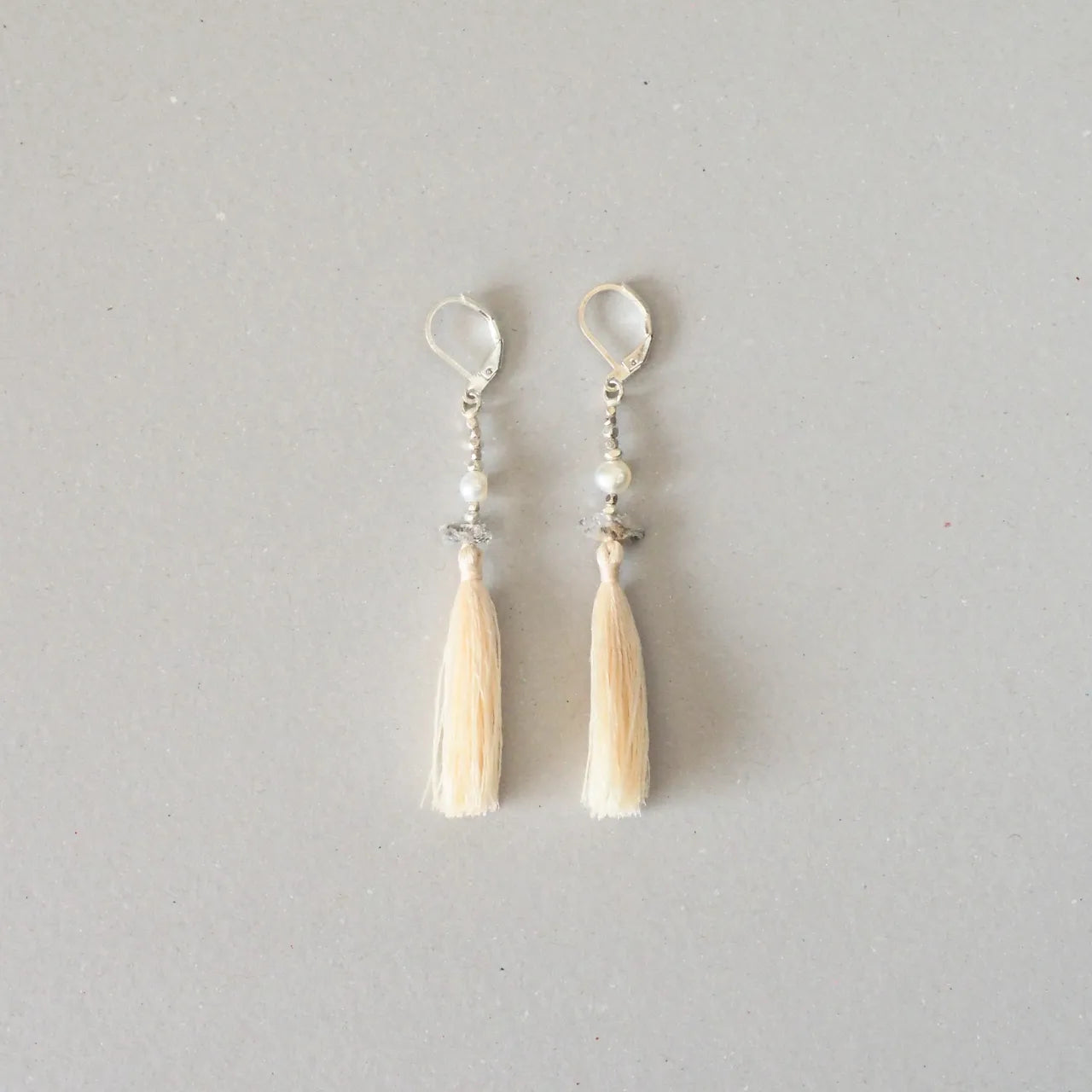 Wild Silk Earrings / Short / 生成り