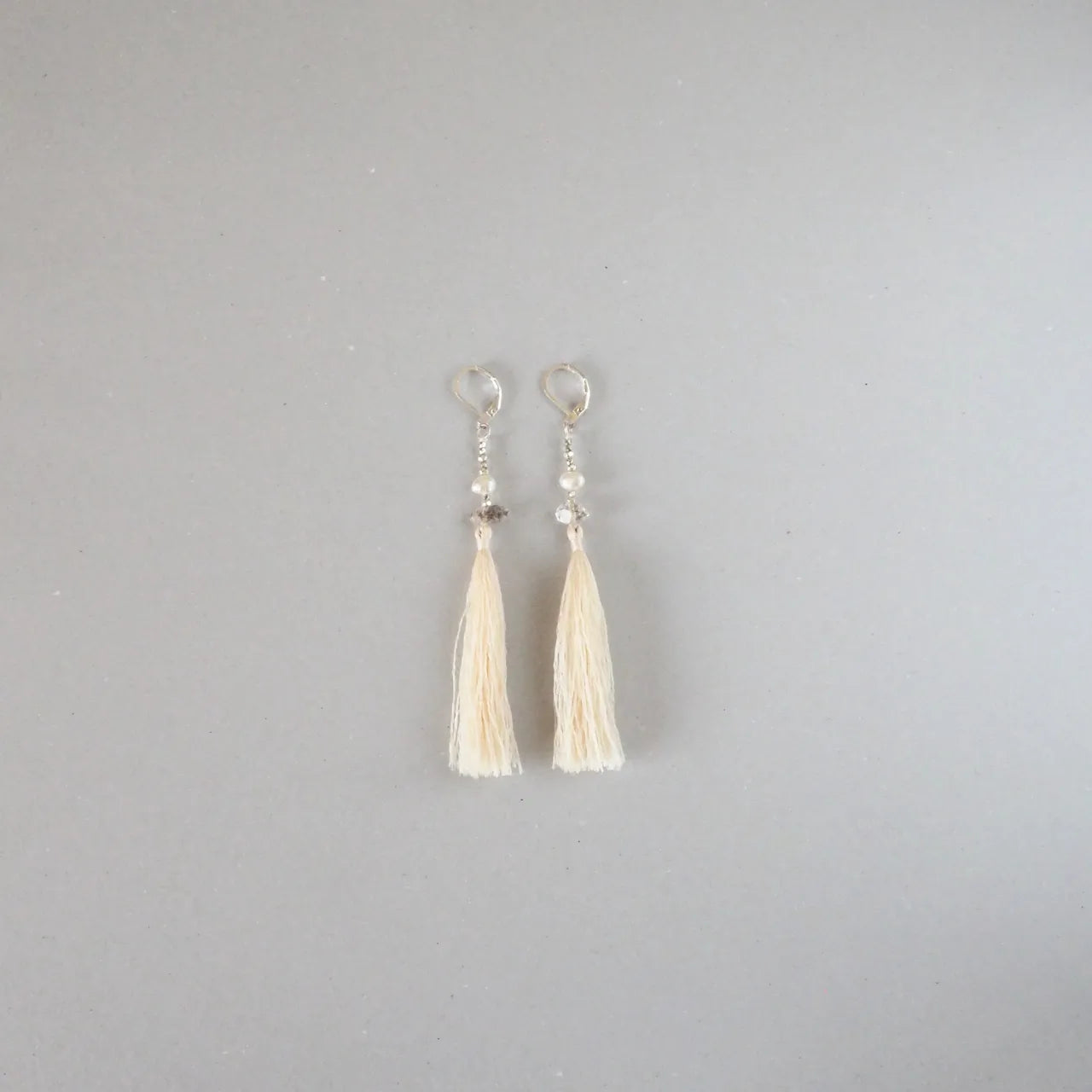 Wild Silk Earrings / Long / 生成り