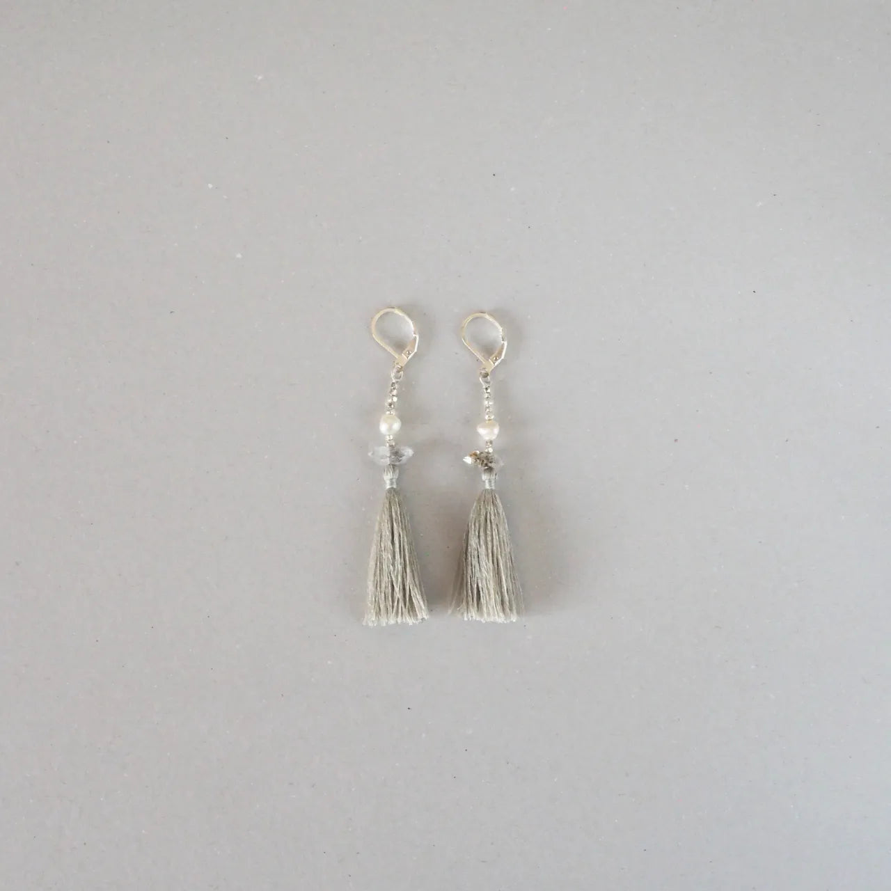 Wild Silk Earrings / Short / 灰色