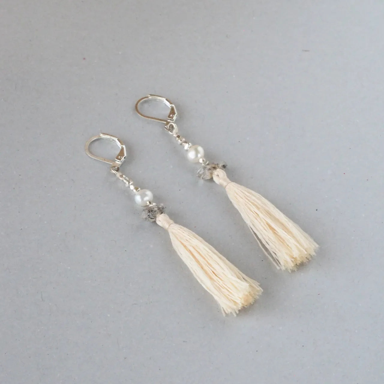 Wild Silk Earrings / Short / 生成り