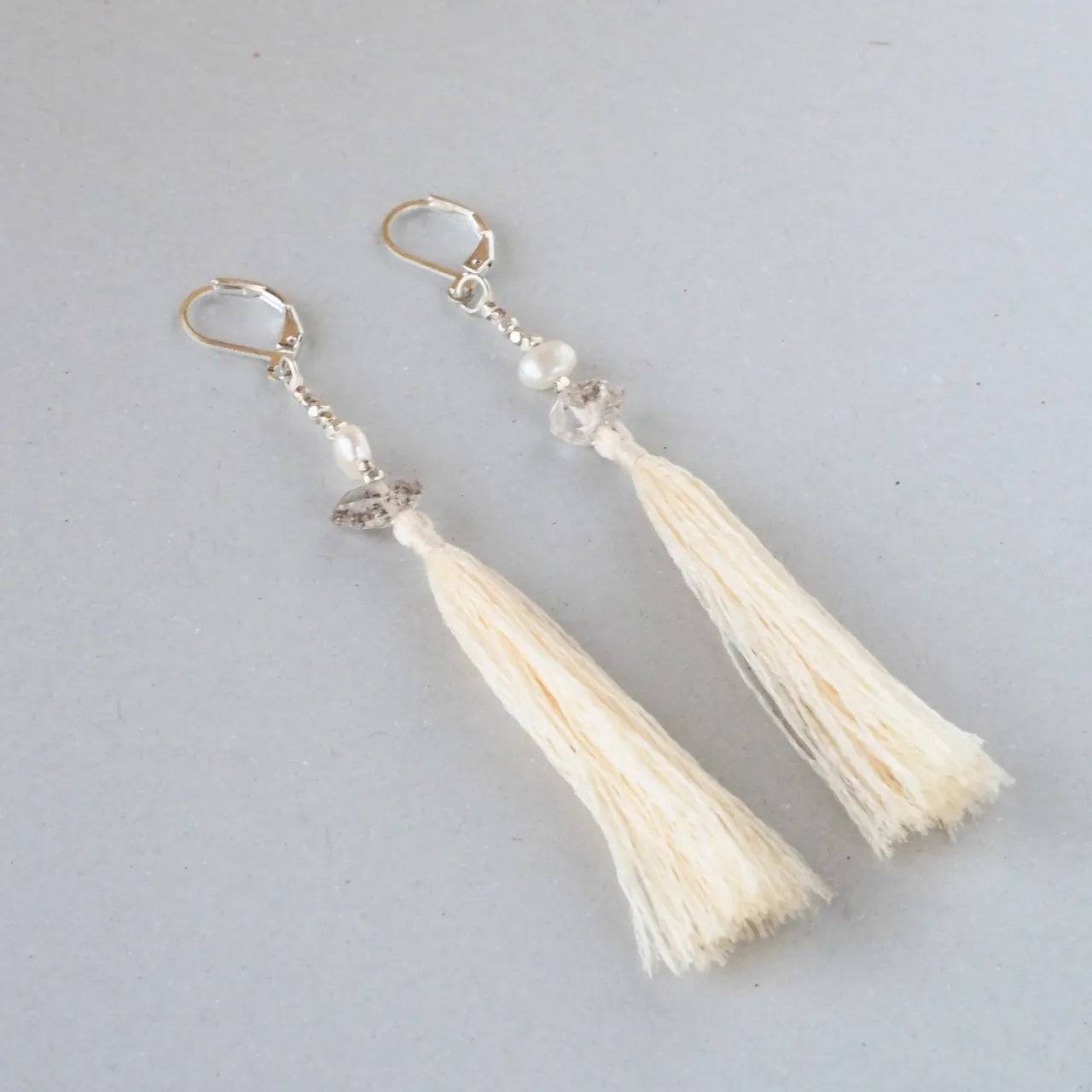 Wild Silk Earrings / Long / 生成り
