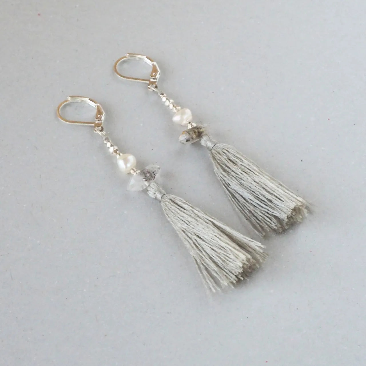 Wild Silk Earrings / Short / 灰色