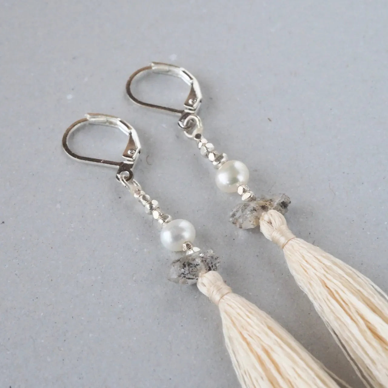 Wild Silk Earrings / Short / 生成り