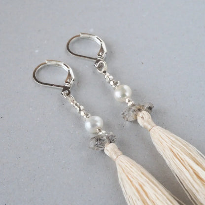 Wild Silk Earrings / Short / 生成り