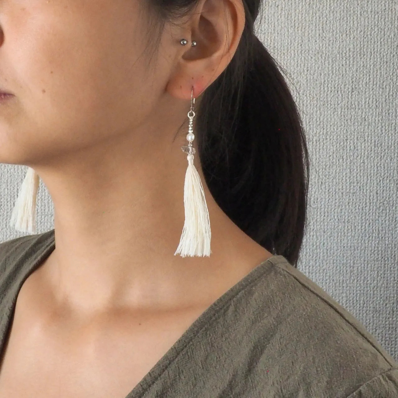Wild Silk Earrings / Long / 生成り
